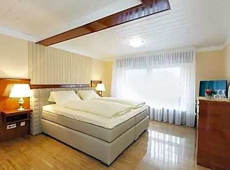 Отель Hotel-restaurant Breitenbacher Hof